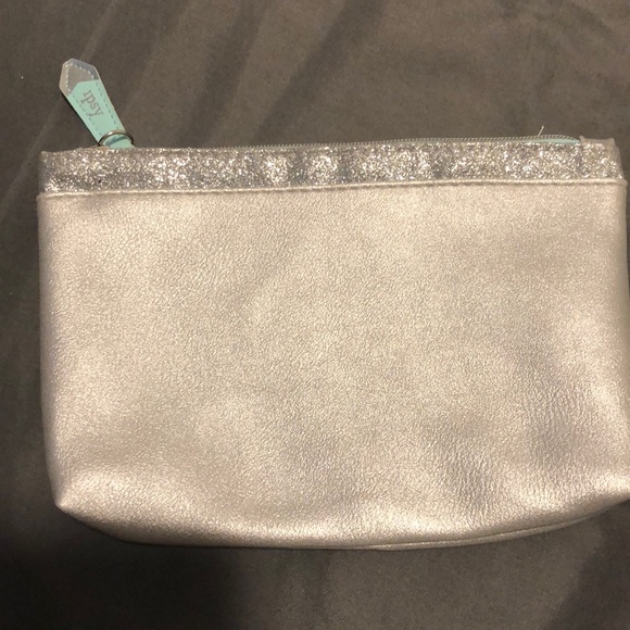 Ipsy bag - Picture 1 of 1